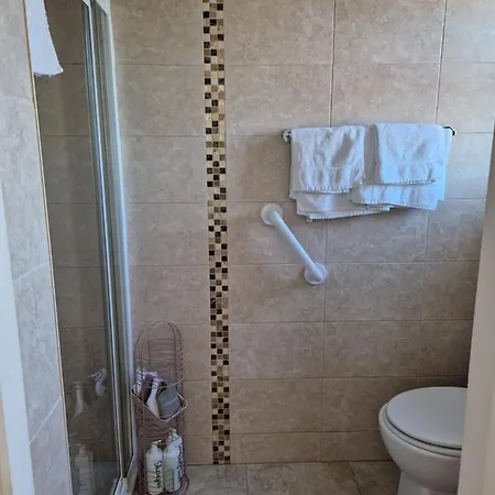 فندق مبيت وإفطار Churchfield 4*