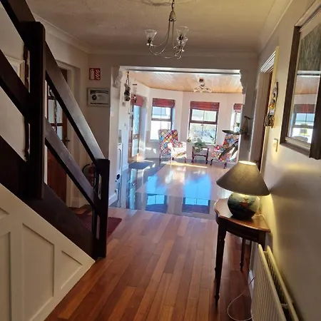 فندق مبيت وإفطار Churchfield 4*